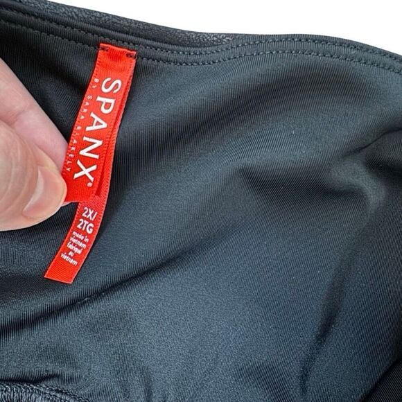 Spanx Black Faux Leather Leggings White Side Stripe Size 2X - Picture 4 of 6